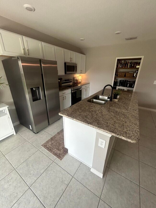 Building Photo - 5840 NW Bates Ave