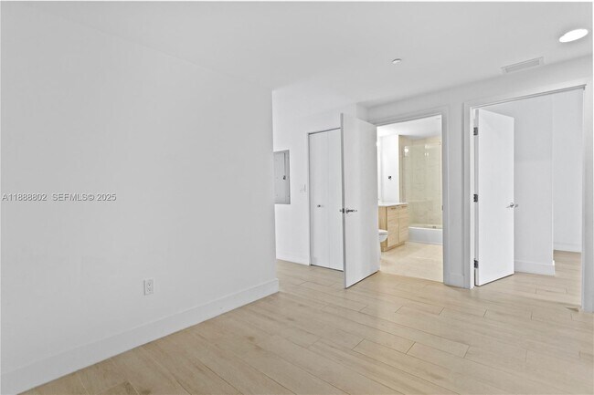 Building Photo - 16385 Biscayne Blvd