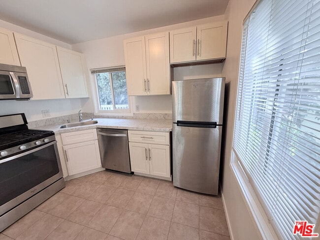 Building Photo - 1160 N Spaulding Ave