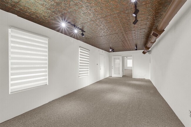 Building Photo - 705 Holly Springs Ct