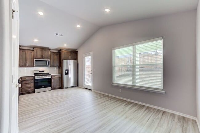 Building Photo - 4/2.5/2 New Construction Available Now!