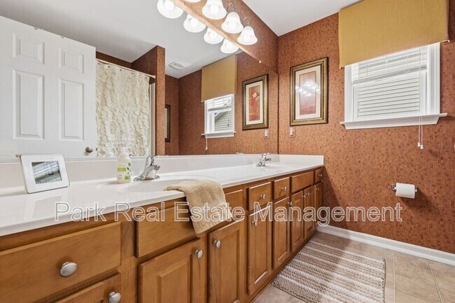 Building Photo - 3809 Stoneybrook Dr