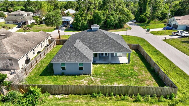 Building Photo - 1791 SW Effland Ave