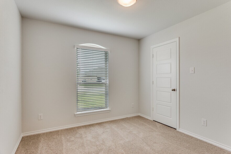 Building Photo - 2629 Streamside Dr