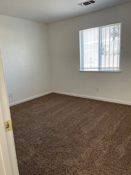 Building Photo - 819 K St