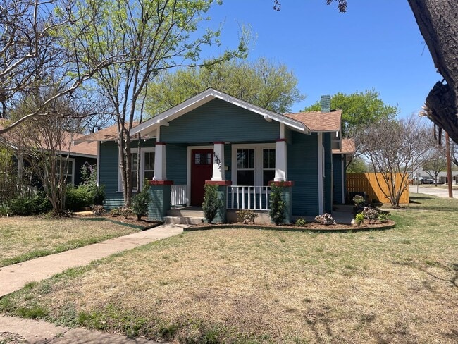 Building Photo - UPDATED!  3 BED, 1 BATH!