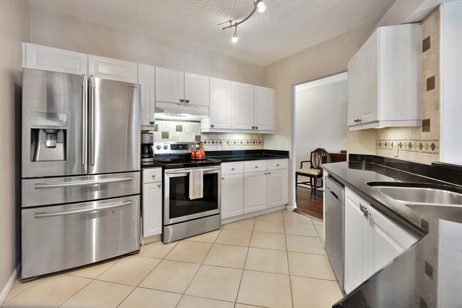 Primary Photo - 3334 Peachtree Rd