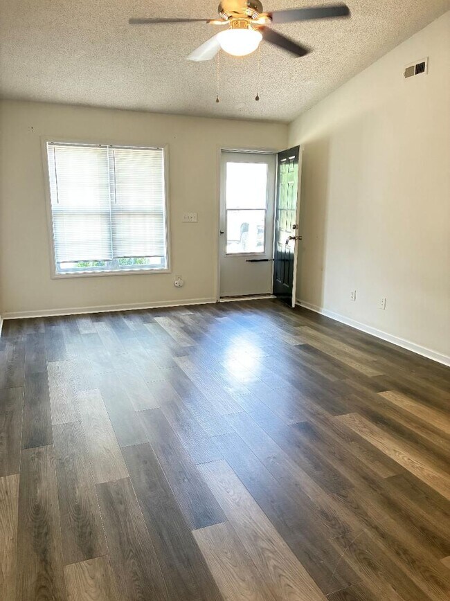 Building Photo - 4202 Thistle Dr NW