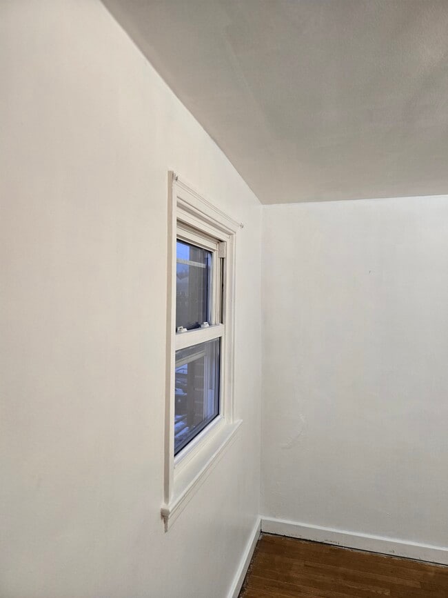 Building Photo - 2445 Brookwood St