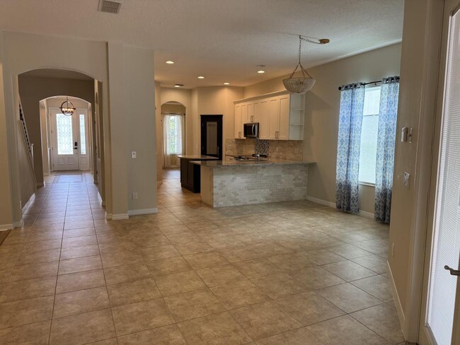 Building Photo - 420 Park Lake Dr