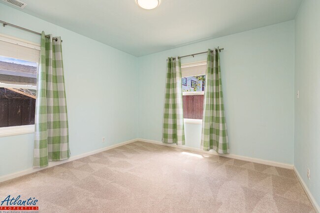 Building Photo - Lovely Seacliff Home | Desirable Location
