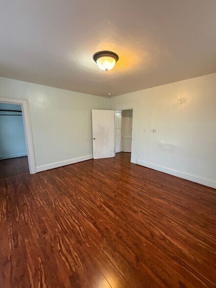 Building Photo - 19 Bunkerhill St