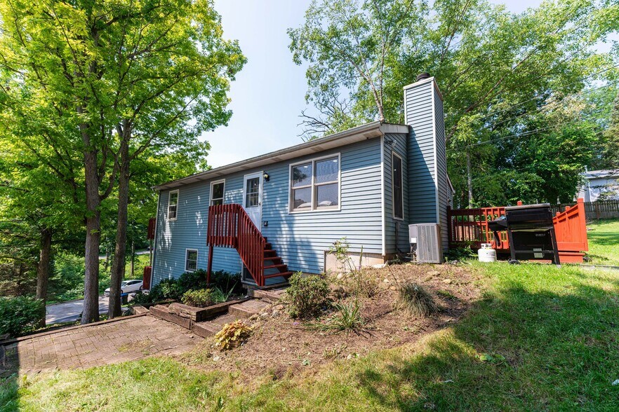 Building Photo - 1012 W Dale Ave