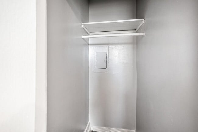 Building Photo - 8209 Bangle St
