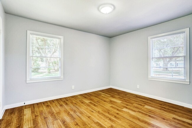 Building Photo - 1706 3rd Ave N