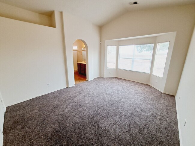 Building Photo - 4 bed home available in Huning Ranch!