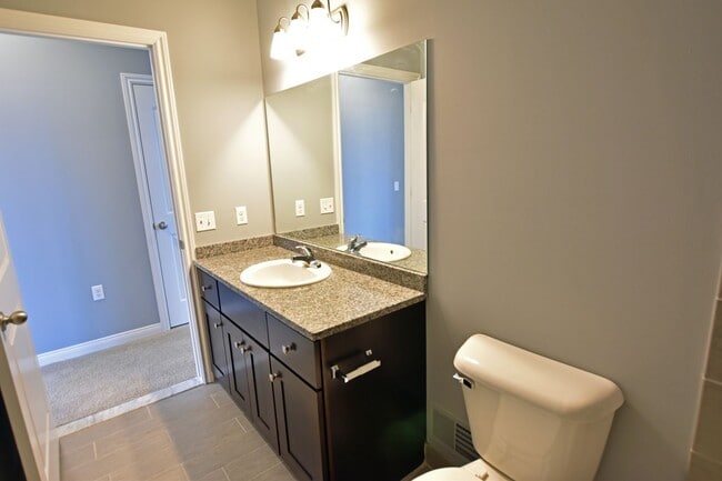 Building Photo - 3-Bedroom, 2-Baths, 1350 SF condo-style apartment, Upper Unit in Shelby Township.