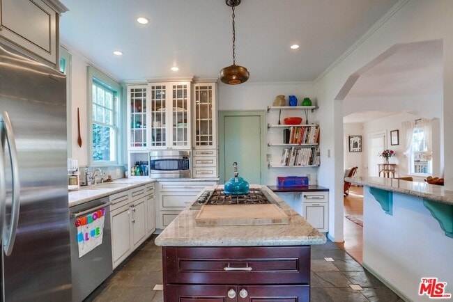 Building Photo - 2154 Willetta Ave N