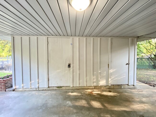 Building Photo - Single Family Home