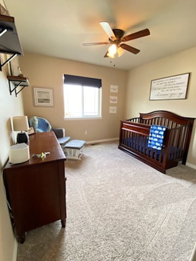 Building Photo - Sunny and spacious 3 bed, 2.5 bath house with living and family room, with huge back yard!