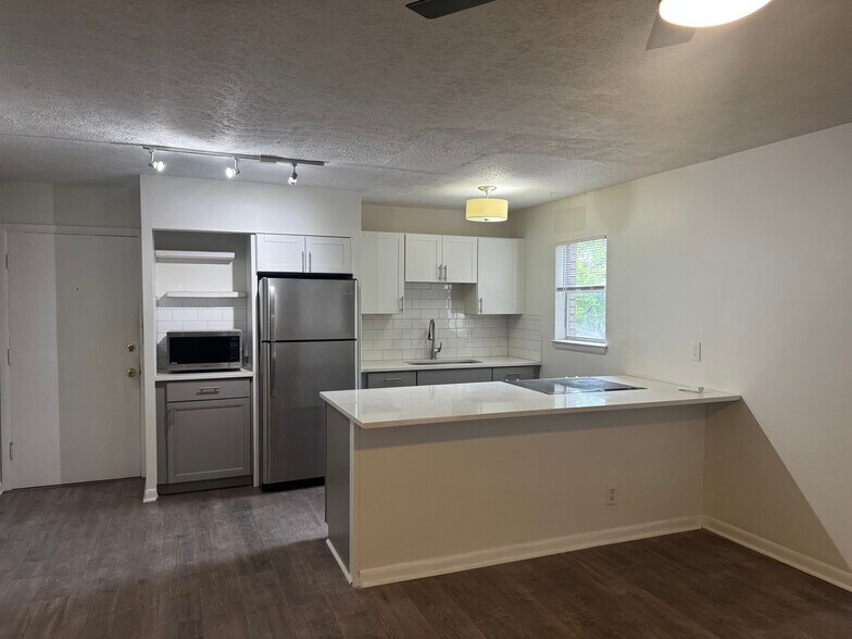 Building Photo - 1301 Cherokee Rd