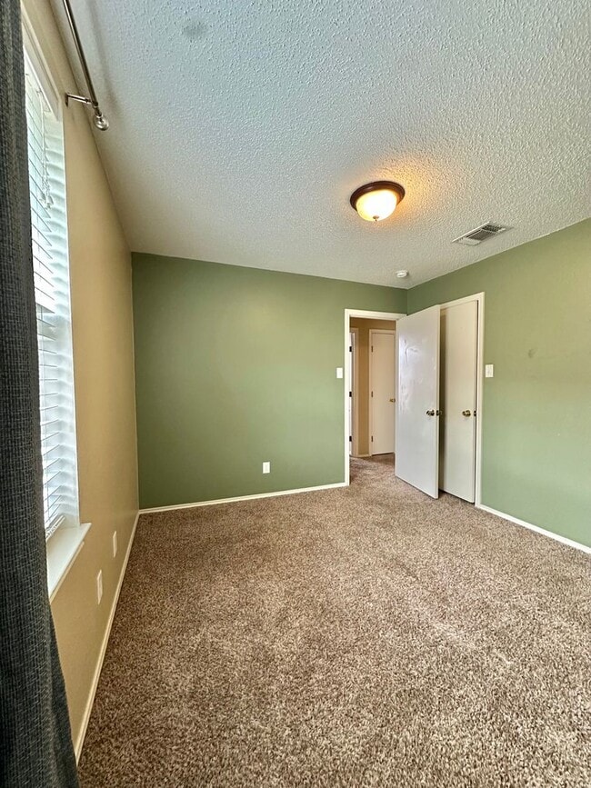 Building Photo - COMING MARCH 2026- 4-Bedroom Home in Paulann w/ Solar Panels!