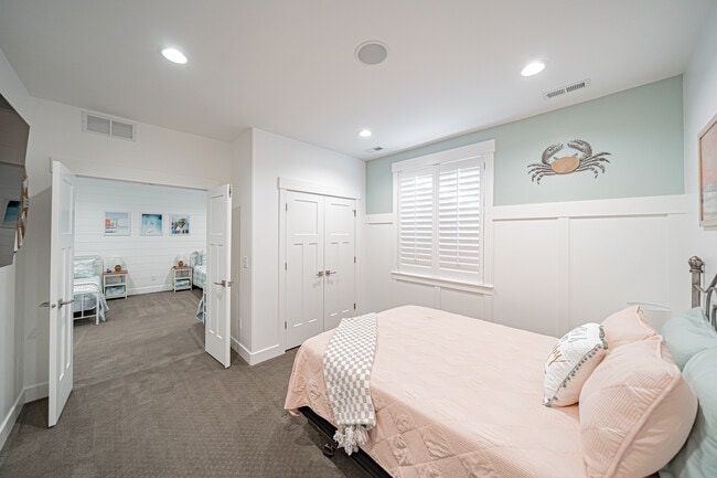 Building Photo - 949 Greenwillow Ln