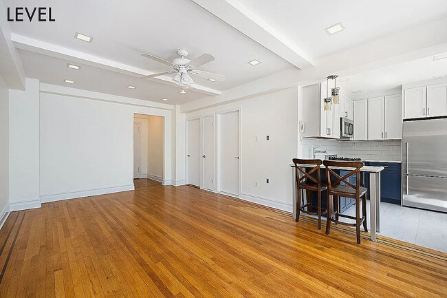 Building Photo - 200 W 108th St