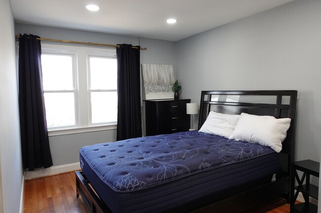 Building Photo - 1228 18th St NE