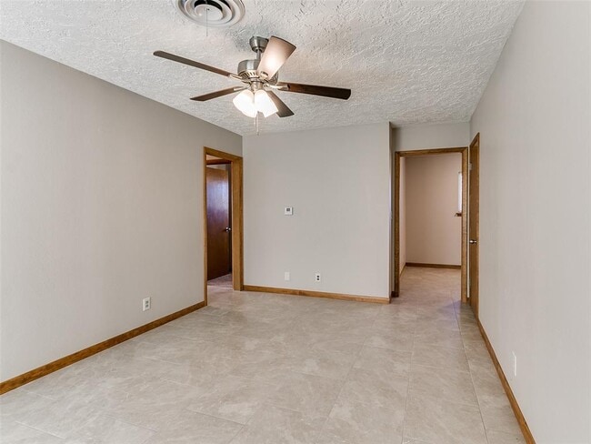 Building Photo - 214 Thompson Dr