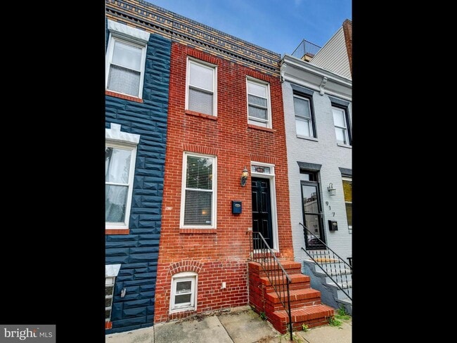 Building Photo - 915 Baylis St