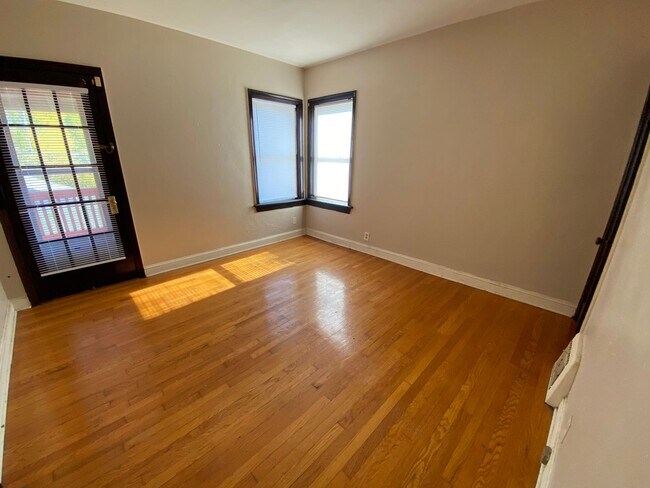 Building Photo - South City Charmer!