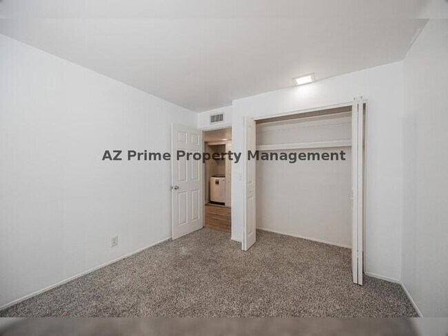 Building Photo - 4708 E Portland St