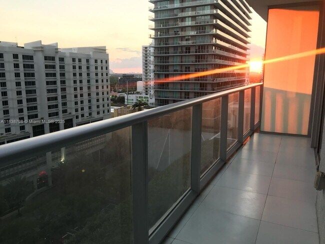 Building Photo - 1100S S Miami Ave