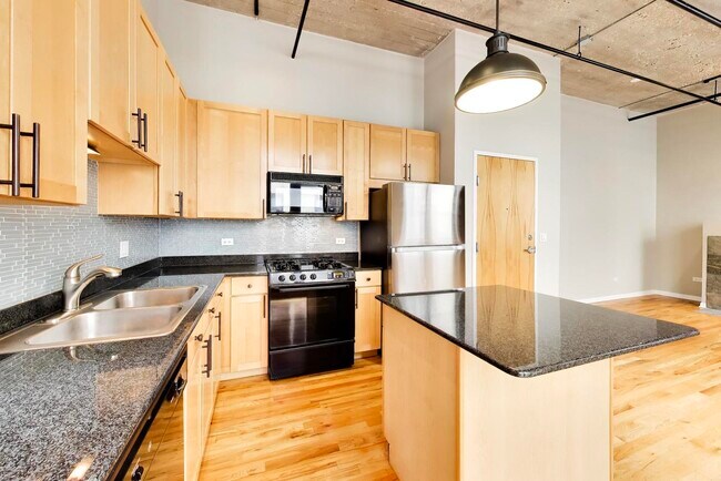 Building Photo - 758 N Larrabee St