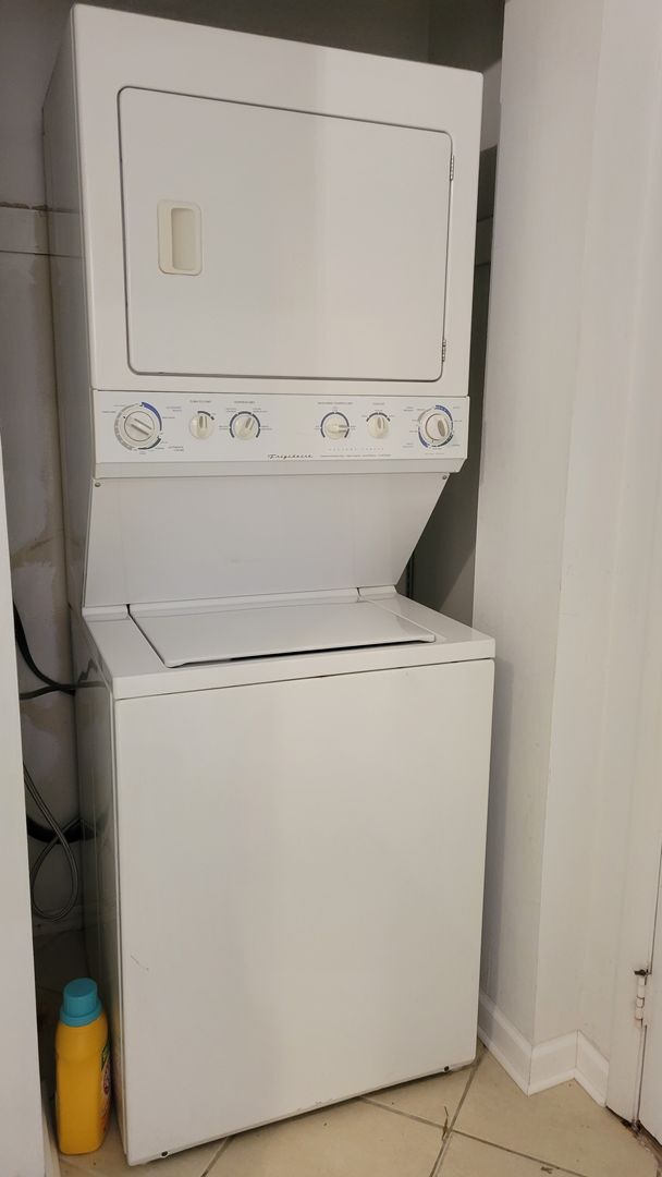 Building Photo - Seasonal, short or annual turnkey furnishe...