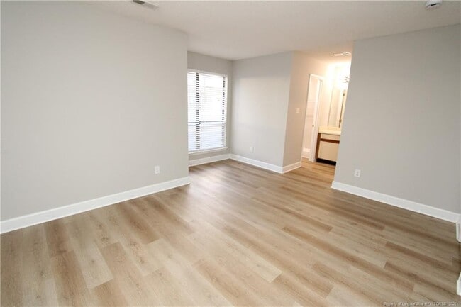 Building Photo - 118 Manhattan Ct