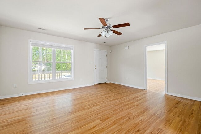Building Photo - Recently Renovated 3 Bedroom Home in North...
