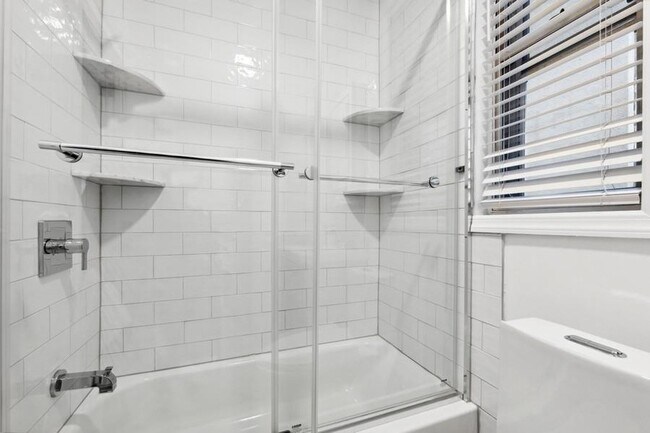 Building Photo - 114 Carlton Ave