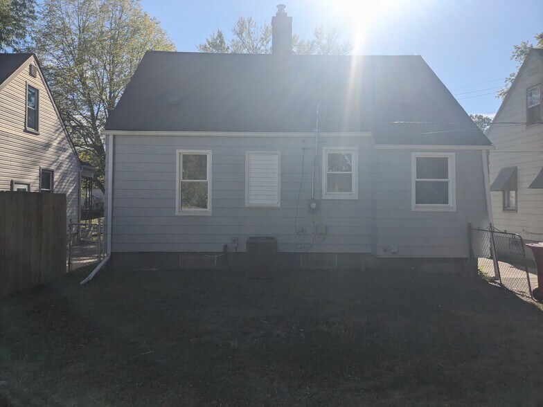 Building Photo - 14637 Agnes Ave