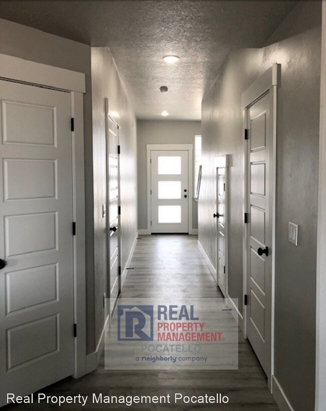Building Photo - 3 br, 2.5 bath House - 159 Park Lawn #7