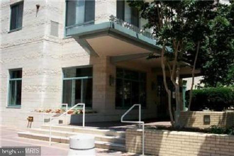 Building Photo - 851 N Glebe Rd