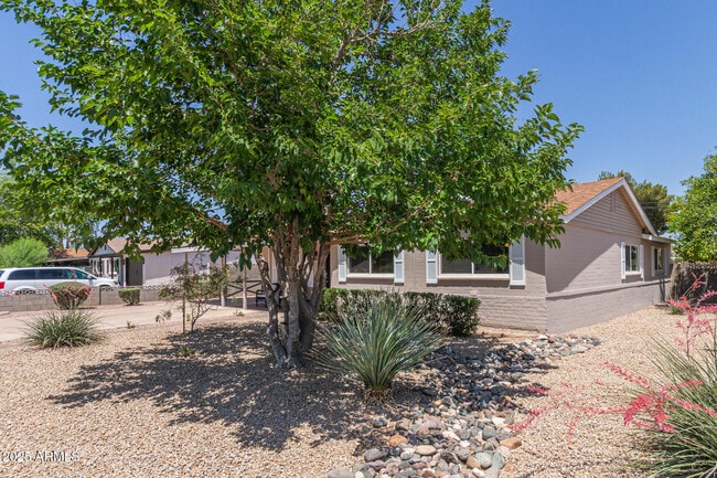 Building Photo - 1325 N 70th St