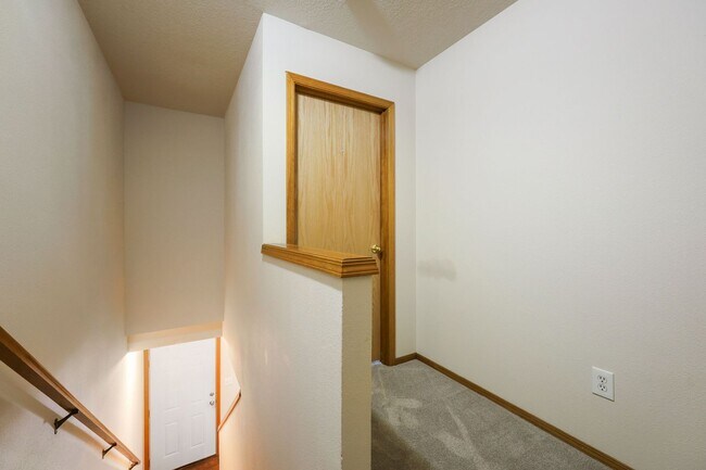 Building Photo - 2829 SE 90th Pl