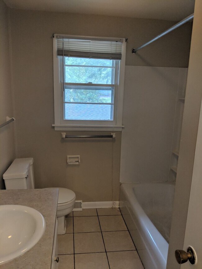 Building Photo - 711-713 Fairbanks St