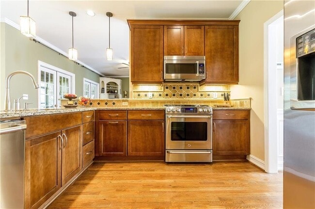 Building Photo - 2242 Lenox Walk NE