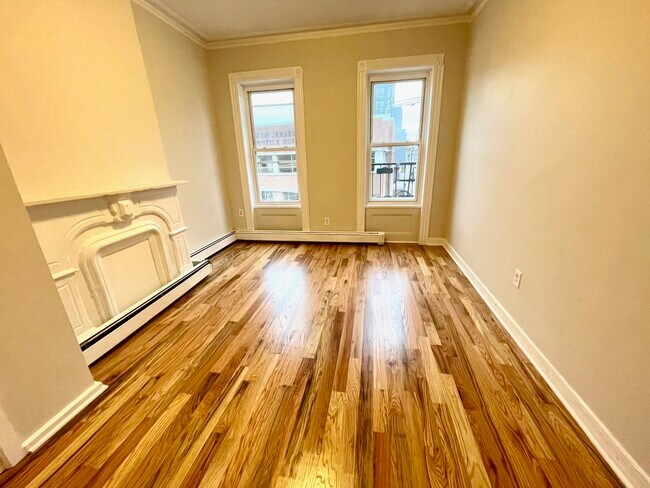 Building Photo - 380 Summit Ave