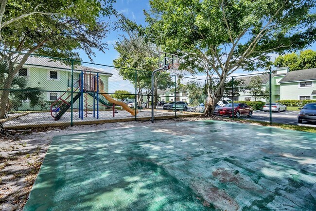 Building Photo - Cozy 2/1 Home in Sunrise!