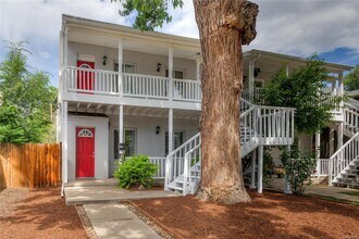Building Photo - Unbeatable Sunnyside Location!