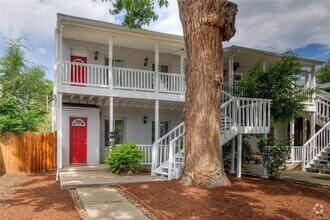 Building Photo - Unbeatable Sunnyside Location!